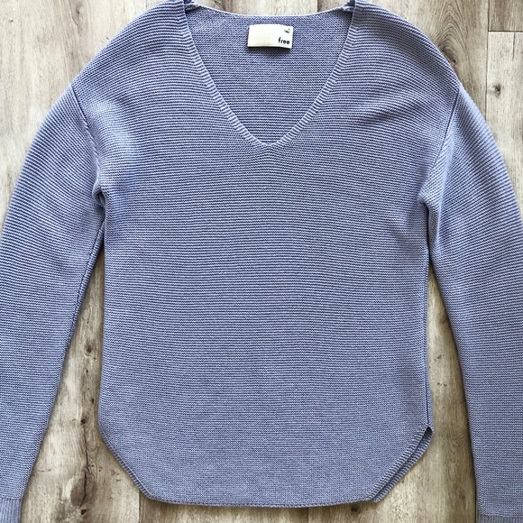 Wilfred Free, Aritzia, Wolter, V-neck, Wool, Sweater, Small, Very Nice Condition - Picture 5 of 14